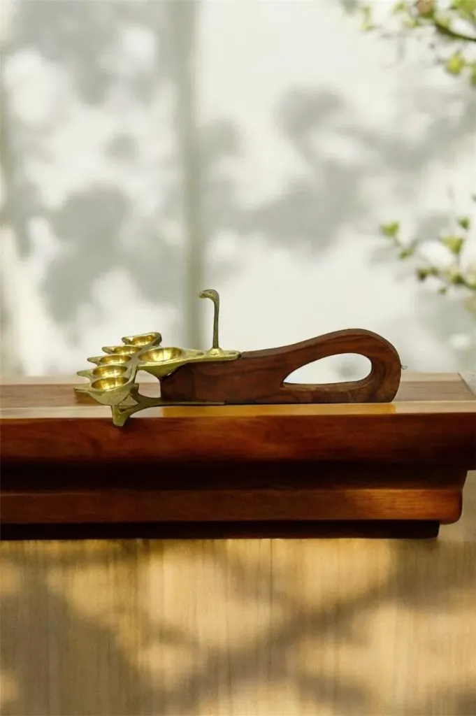 Brass & Wooden punchmukhi diya